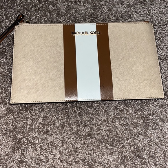 Michael Kors Wristlet - Picture 2 of 9